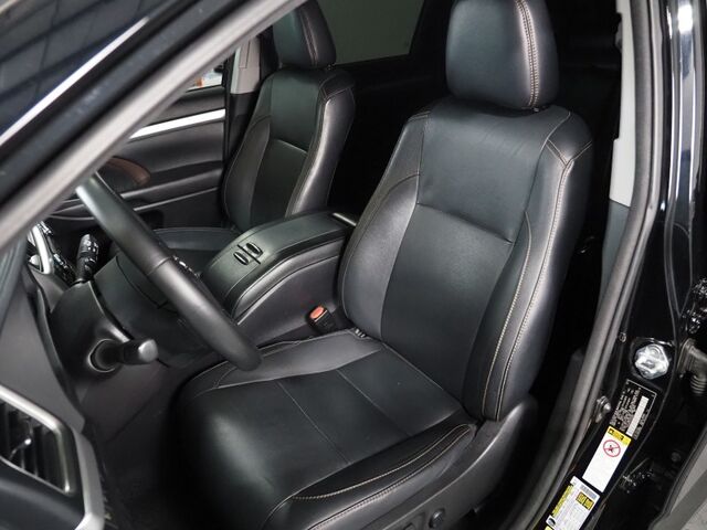 2018 Toyota Highlander XLE AWD *NAVIGATION, ADAPTIVE CRUISE, SAFETY ALERTS, BACKUP-CAMERA, COLOR TOUCHSCREEN, MOONROOF, LEATHER, HEATED SEATS, 2ND ROW CAPTAIN'S, POWER LIFTGATE, KEYLESS ENTRY, BLUETOOTH PHONE & AUDIO Round Rock TX