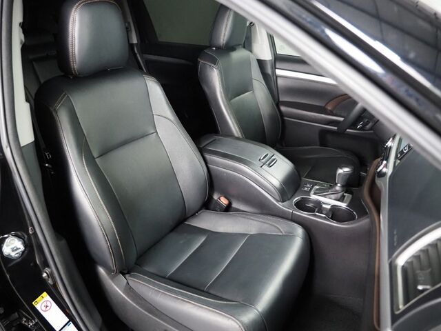 2018 Toyota Highlander XLE AWD *NAVIGATION, ADAPTIVE CRUISE, SAFETY ALERTS, BACKUP-CAMERA, COLOR TOUCHSCREEN, MOONROOF, LEATHER, HEATED SEATS, 2ND ROW CAPTAIN'S, POWER LIFTGATE, KEYLESS ENTRY, BLUETOOTH PHONE & AUDIO Round Rock TX