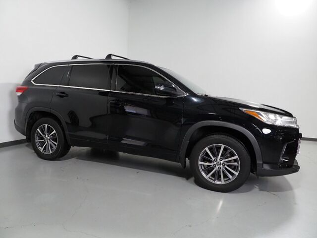 2018 Toyota Highlander XLE AWD *NAVIGATION, ADAPTIVE CRUISE, SAFETY ALERTS, BACKUP-CAMERA, COLOR TOUCHSCREEN, MOONROOF, LEATHER, HEATED SEATS, 2ND ROW CAPTAIN'S, POWER LIFTGATE, KEYLESS ENTRY, BLUETOOTH PHONE & AUDIO Round Rock TX