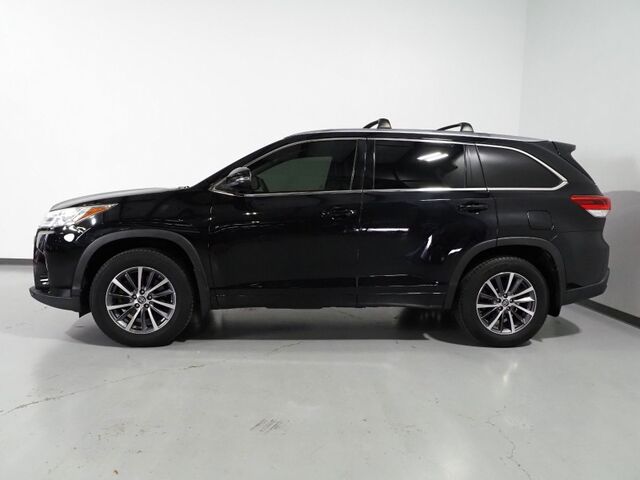 2018 Toyota Highlander XLE AWD *NAVIGATION, ADAPTIVE CRUISE, SAFETY ALERTS, BACKUP-CAMERA, COLOR TOUCHSCREEN, MOONROOF, LEATHER, HEATED SEATS, 2ND ROW CAPTAIN'S, POWER LIFTGATE, KEYLESS ENTRY, BLUETOOTH PHONE & AUDIO Round Rock TX