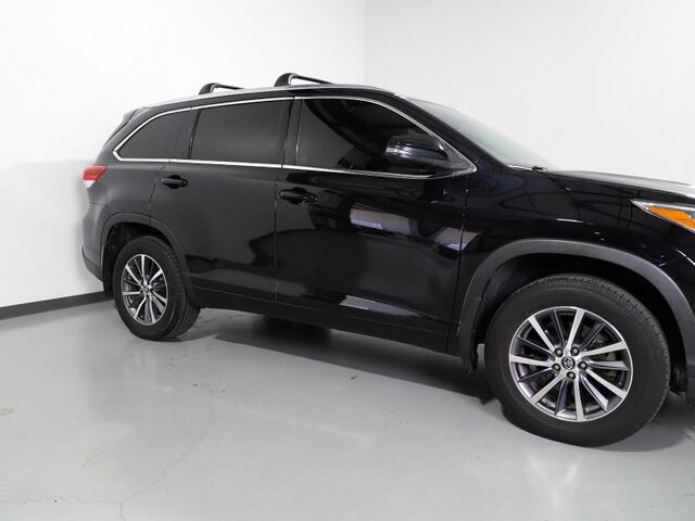 2018 Toyota Highlander XLE AWD *NAVIGATION, ADAPTIVE CRUISE, SAFETY ALERTS, BACKUP-CAMERA, COLOR TOUCHSCREEN, MOONROOF, LEATHER, HEATED SEATS, 2ND ROW CAPTAIN'S, POWER LIFTGATE, KEYLESS ENTRY, BLUETOOTH PHONE & AUDIO Round Rock TX