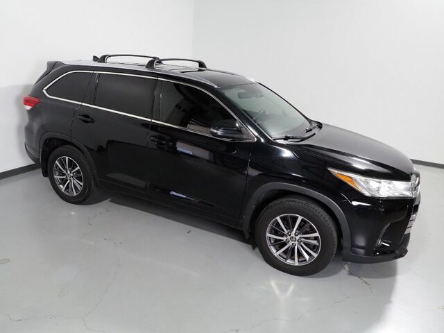 2018 Toyota Highlander XLE AWD *NAVIGATION, ADAPTIVE CRUISE, SAFETY ALERTS, BACKUP-CAMERA, COLOR TOUCHSCREEN, MOONROOF, LEATHER, HEATED SEATS, 2ND ROW CAPTAIN'S, POWER LIFTGATE, KEYLESS ENTRY, BLUETOOTH PHONE & AUDIO Round Rock TX