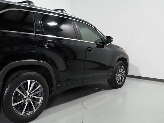 2018 Toyota Highlander XLE AWD *NAVIGATION, ADAPTIVE CRUISE, SAFETY ALERTS, BACKUP-CAMERA, COLOR TOUCHSCREEN, MOONROOF, LEATHER, HEATED SEATS, 2ND ROW CAPTAIN'S, POWER LIFTGATE, KEYLESS ENTRY, BLUETOOTH PHONE & AUDIO Round Rock TX