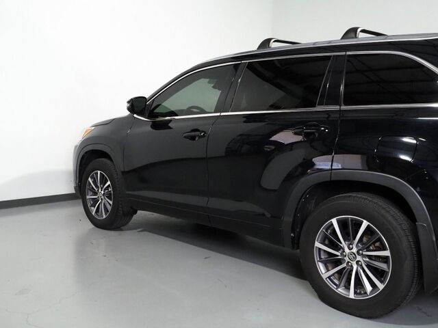 2018 Toyota Highlander XLE AWD *NAVIGATION, ADAPTIVE CRUISE, SAFETY ALERTS, BACKUP-CAMERA, COLOR TOUCHSCREEN, MOONROOF, LEATHER, HEATED SEATS, 2ND ROW CAPTAIN'S, POWER LIFTGATE, KEYLESS ENTRY, BLUETOOTH PHONE & AUDIO Round Rock TX