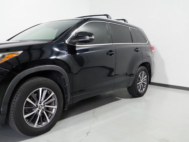 2018 Toyota Highlander XLE AWD *NAVIGATION, ADAPTIVE CRUISE, SAFETY ALERTS, BACKUP-CAMERA, COLOR TOUCHSCREEN, MOONROOF, LEATHER, HEATED SEATS, 2ND ROW CAPTAIN'S, POWER LIFTGATE, KEYLESS ENTRY, BLUETOOTH PHONE & AUDIO Round Rock TX