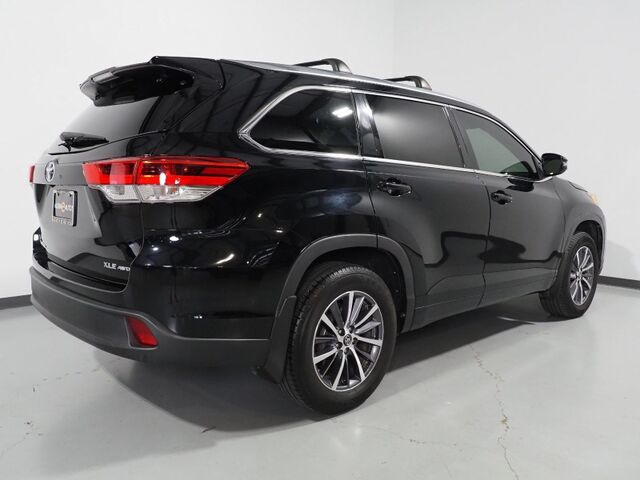 2018 Toyota Highlander XLE AWD *NAVIGATION, ADAPTIVE CRUISE, SAFETY ALERTS, BACKUP-CAMERA, COLOR TOUCHSCREEN, MOONROOF, LEATHER, HEATED SEATS, 2ND ROW CAPTAIN'S, POWER LIFTGATE, KEYLESS ENTRY, BLUETOOTH PHONE & AUDIO Round Rock TX