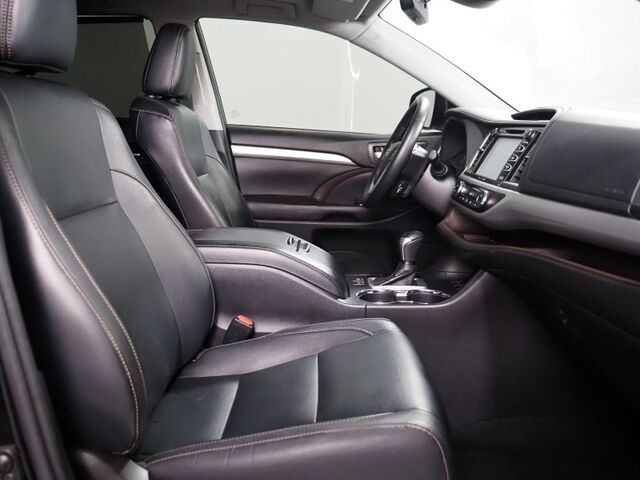 2018 Toyota Highlander XLE AWD *NAVIGATION, ADAPTIVE CRUISE, SAFETY ALERTS, BACKUP-CAMERA, COLOR TOUCHSCREEN, MOONROOF, LEATHER, HEATED SEATS, 2ND ROW CAPTAIN'S, POWER LIFTGATE, KEYLESS ENTRY, BLUETOOTH PHONE & AUDIO Round Rock TX