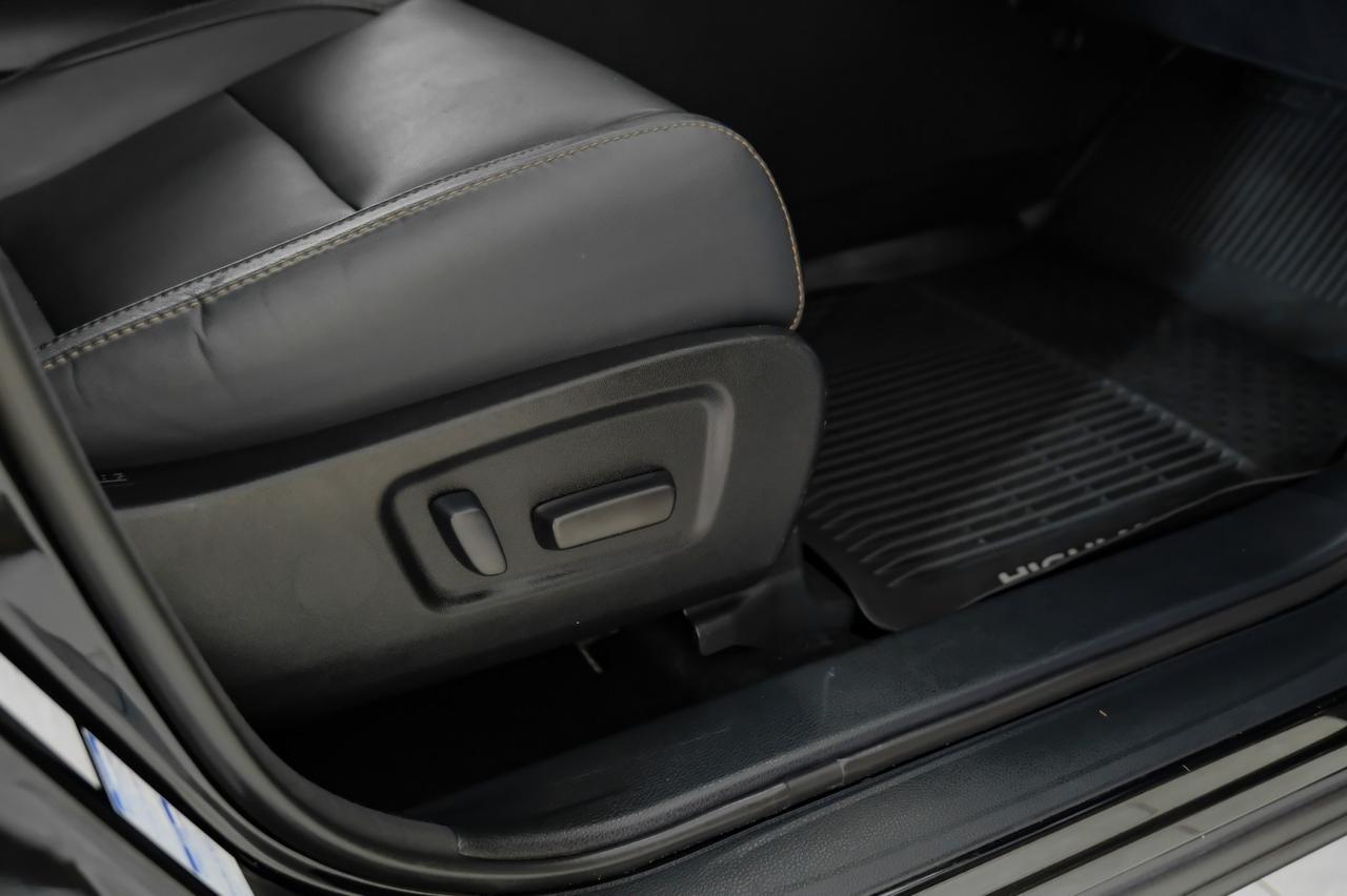 2018 Toyota Highlander XLE AWD V6 BLIND SPOT MONITOR TOYOTA SAFETY SENSE NAVIGATION SUNROOF LEATHER SEATS Carrollton TX