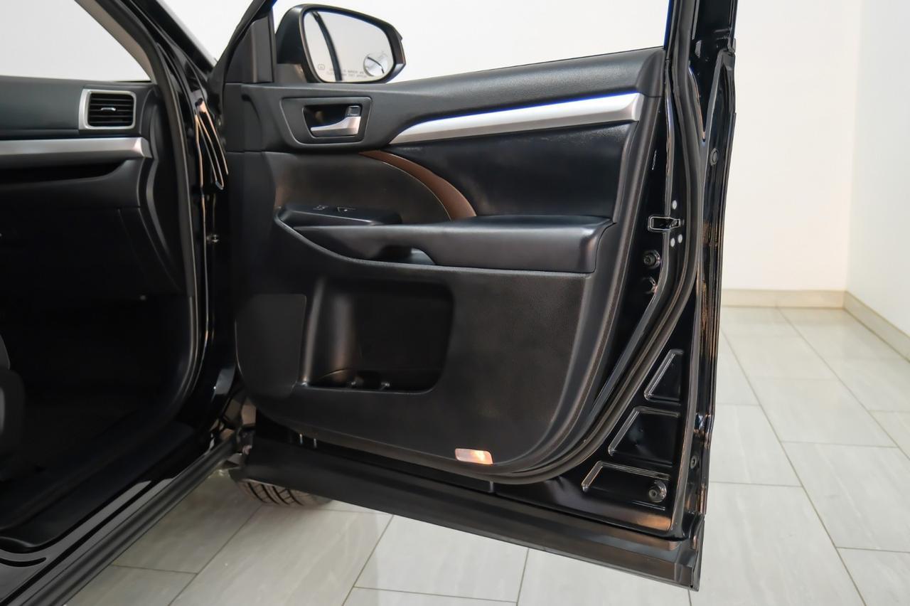 2018 Toyota Highlander XLE AWD V6 BLIND SPOT MONITOR TOYOTA SAFETY SENSE NAVIGATION SUNROOF LEATHER SEATS Carrollton TX