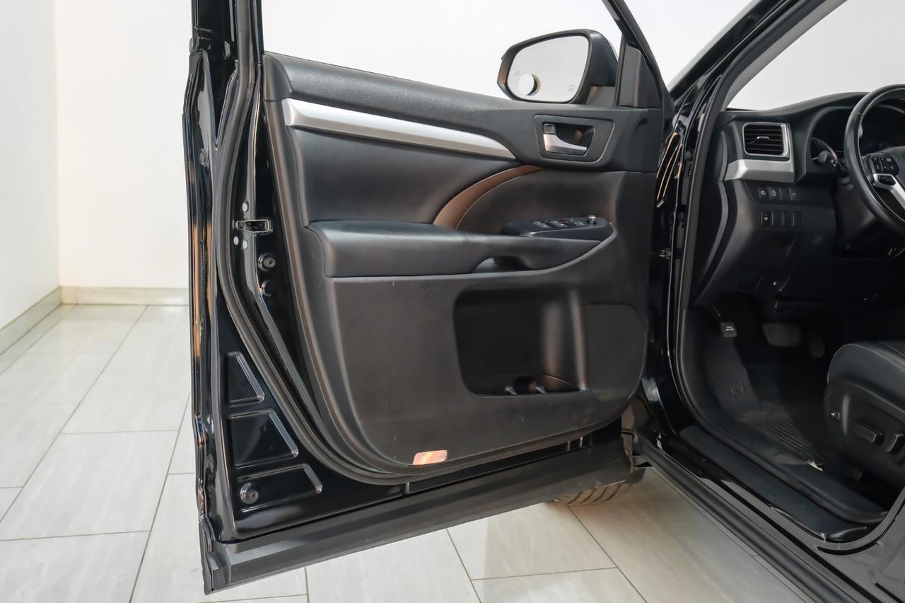 2018 Toyota Highlander XLE AWD V6 BLIND SPOT MONITOR TOYOTA SAFETY SENSE NAVIGATION SUNROOF LEATHER SEATS Carrollton TX