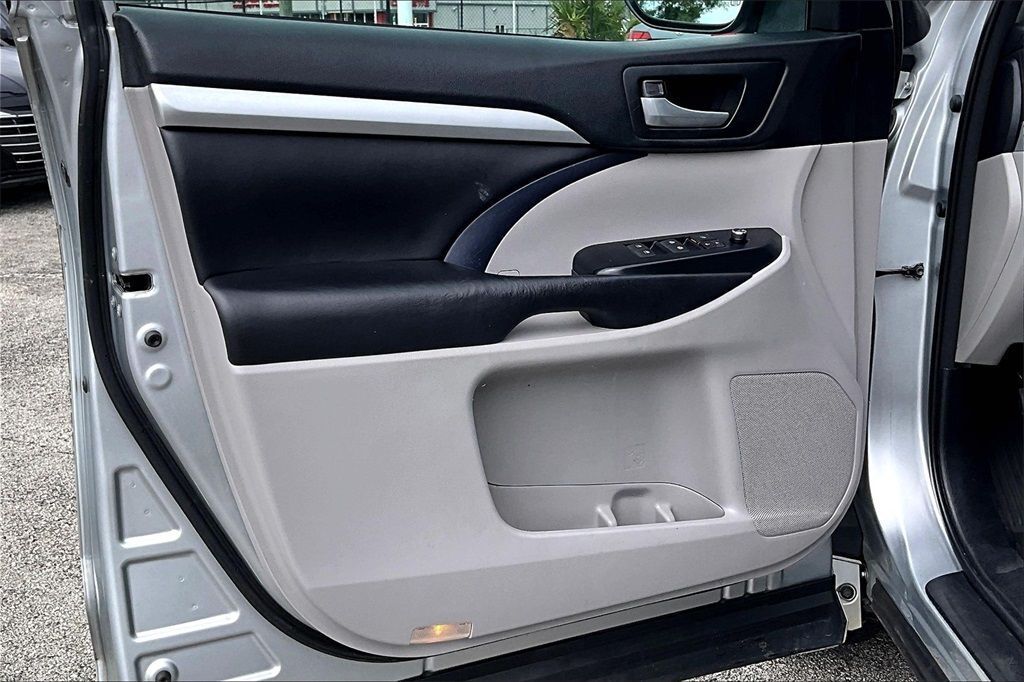 2018 Toyota Highlander XLE Sport Utility 4D Maitland FL
