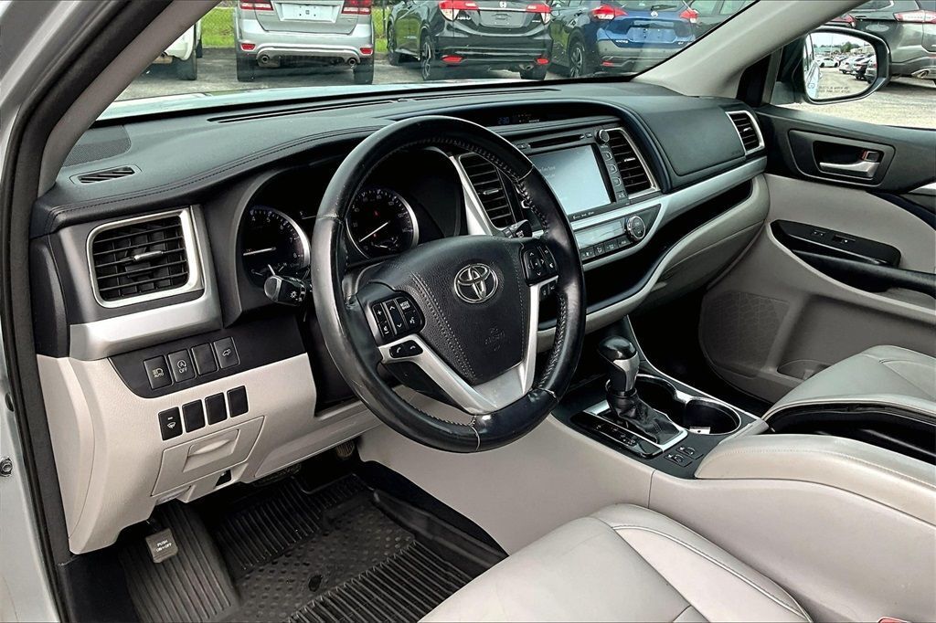 2018 Toyota Highlander XLE Sport Utility 4D Maitland FL
