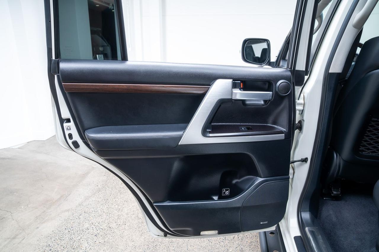 2018 Toyota Land Cruiser Rear Seat Entertainment System Moonroof Portland OR