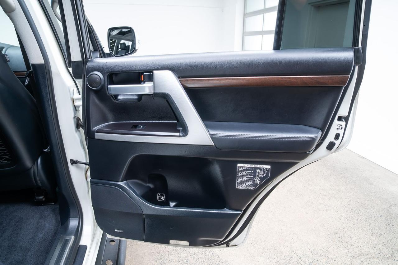 2018 Toyota Land Cruiser Rear Seat Entertainment System Moonroof Portland OR