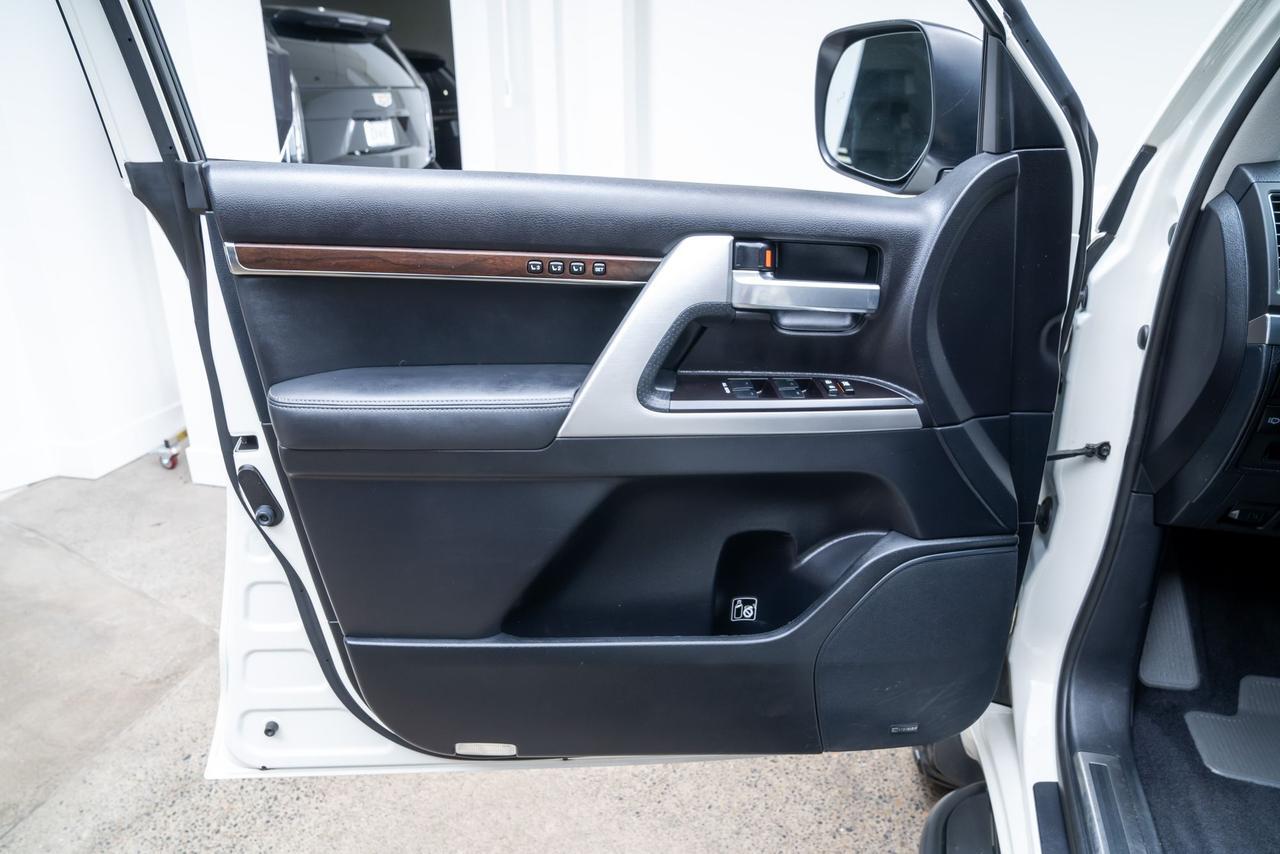 2018 Toyota Land Cruiser Rear Seat Entertainment System Moonroof Portland OR