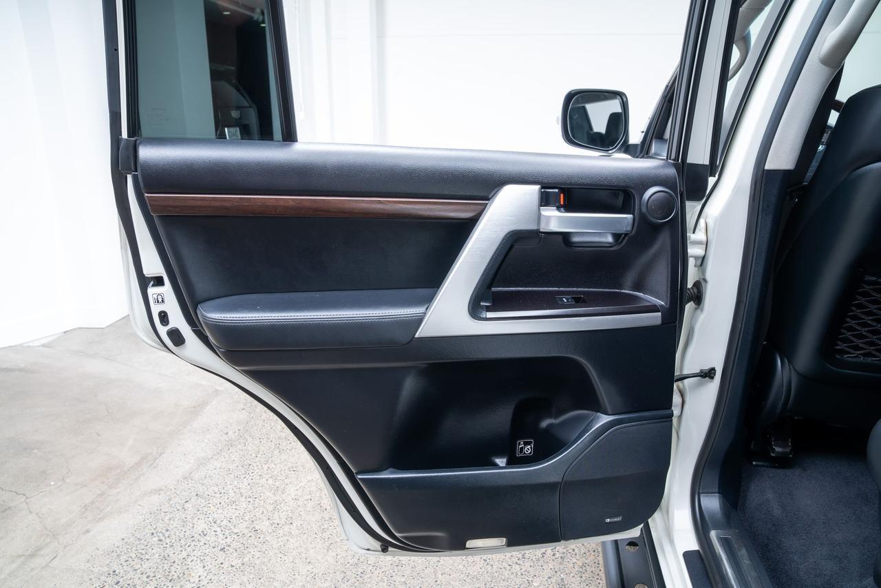 2018 Toyota Land Cruiser Rear Seat Entertainment System Moonroof Portland OR