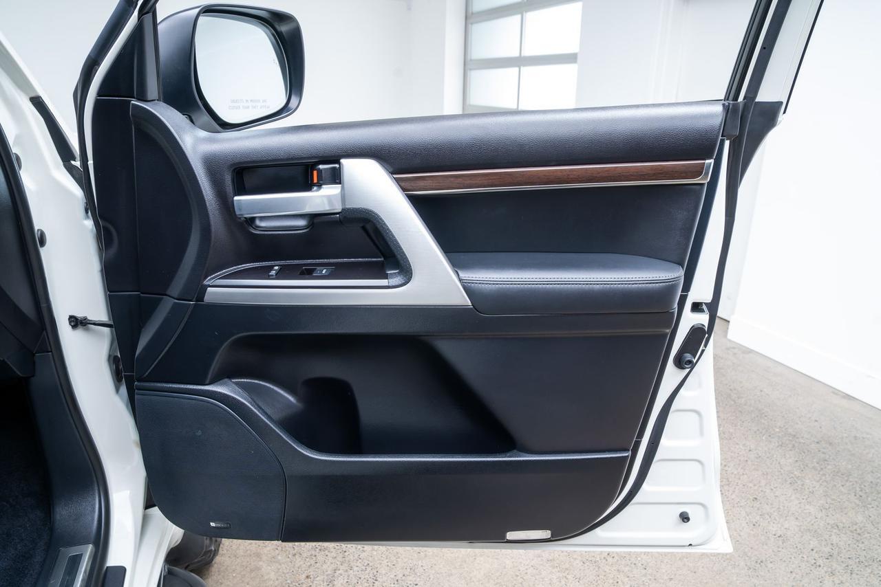 2018 Toyota Land Cruiser Rear Seat Entertainment System Moonroof Portland OR
