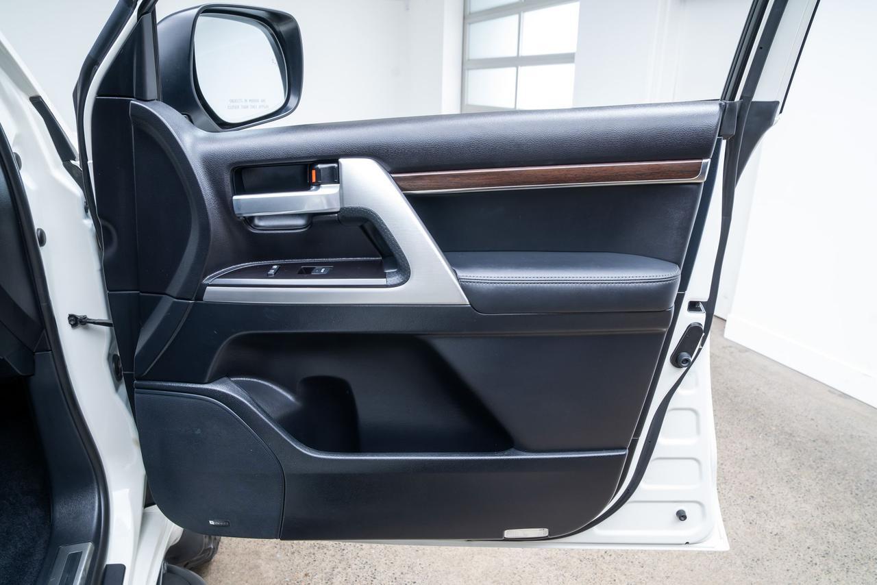 2018 Toyota Land Cruiser Rear Seat Entertainment System Moonroof Portland OR