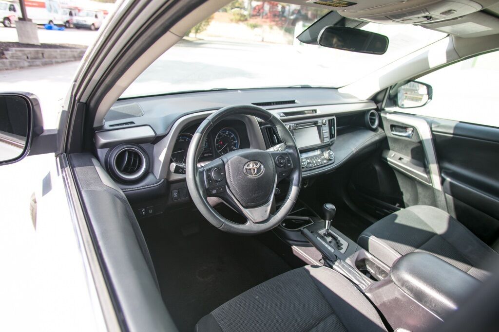 2018 Toyota RAV4 Adventure photo 4