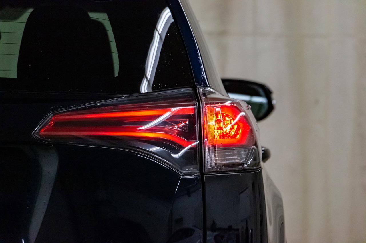 2018 Toyota RAV4 AWD XLE Roof BCam Red Deer AB