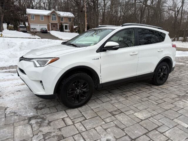 2018 Toyota RAV4 Hybrid XLE | LE
