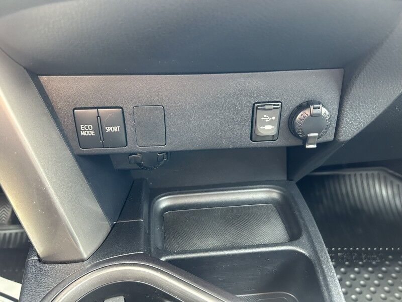 2018 Toyota RAV4 LE - EXCELLENT SERVICE HISTORY Webster MA