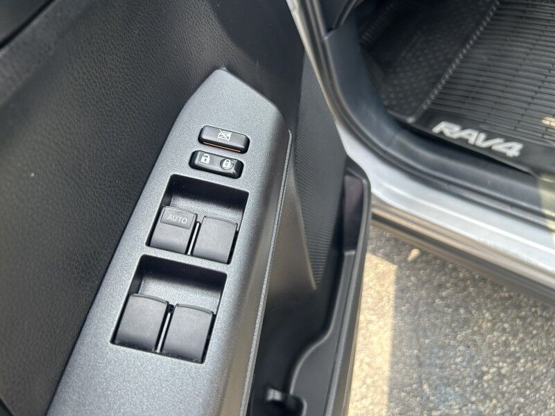 2018 Toyota RAV4 LE - EXCELLENT SERVICE HISTORY Webster MA