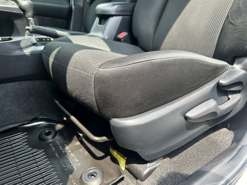 2018 Toyota RAV4 LE - EXCELLENT SERVICE HISTORY Webster MA