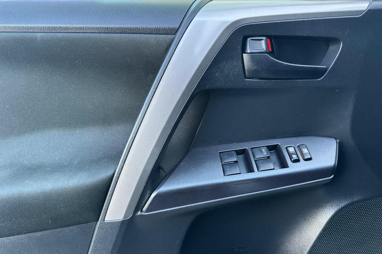 2018 Toyota RAV4 LE Roseville CA