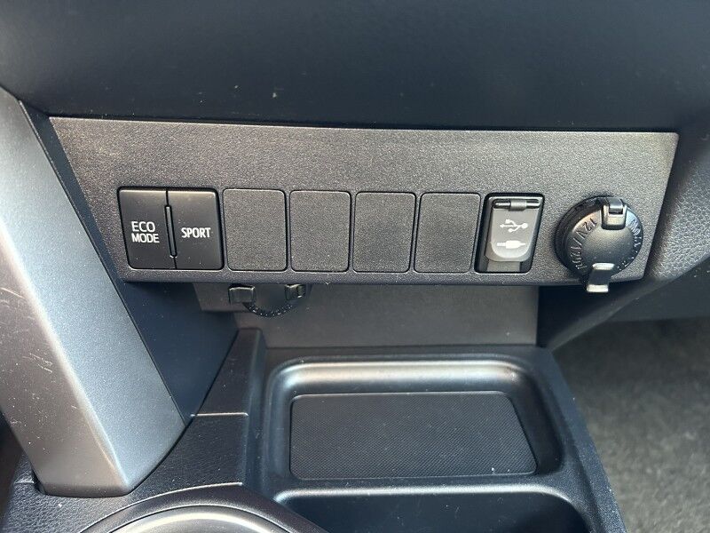 2018 Toyota RAV4 XLE - 1 OWNER - REGULAR OIL CHANGES Whitinsville MA