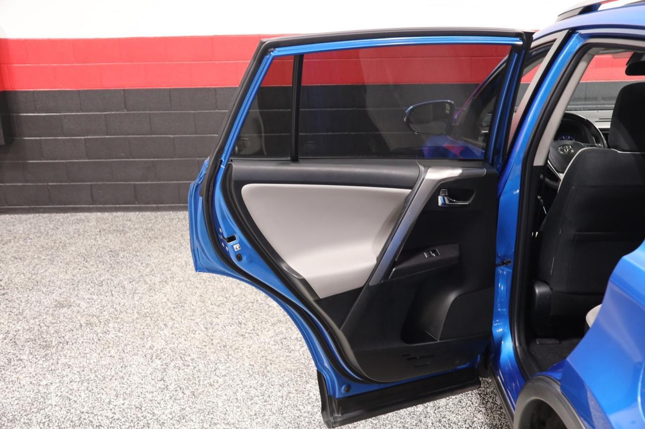 2018 Toyota RAV4 XLE FWD 4dr Suv Skokie IL