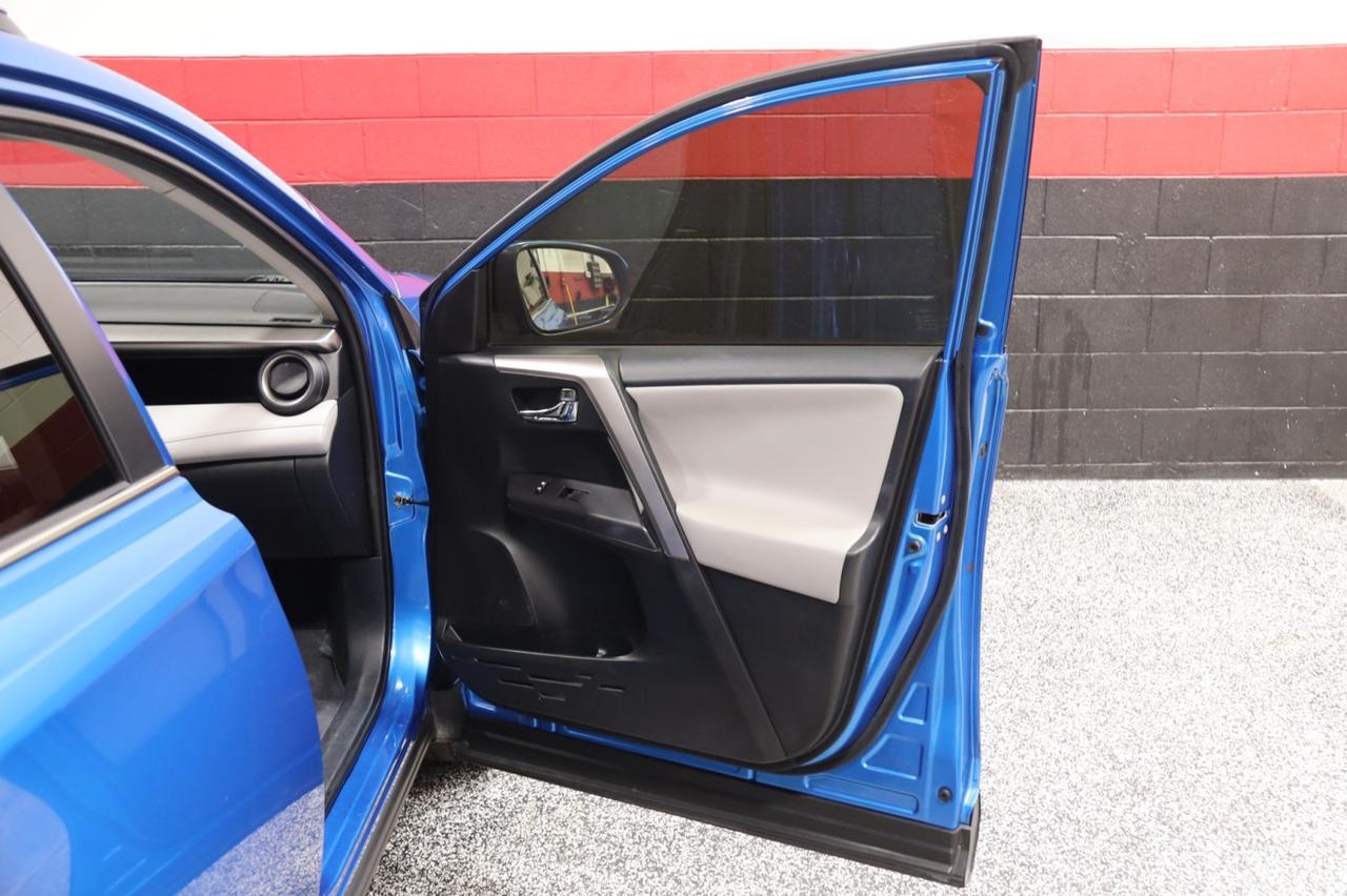 2018 Toyota RAV4 XLE FWD 4dr Suv Skokie IL
