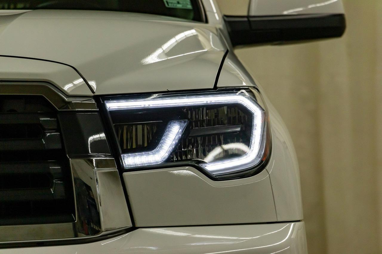 2018 Toyota Sequoia AWD SR5 Leather Roof BCam Red Deer AB