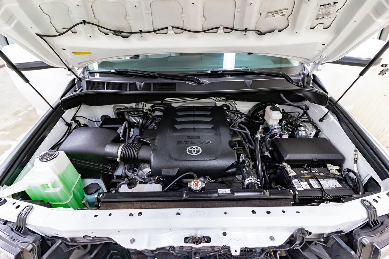 2018 Toyota Sequoia AWD SR5 Leather Roof BCam Red Deer AB