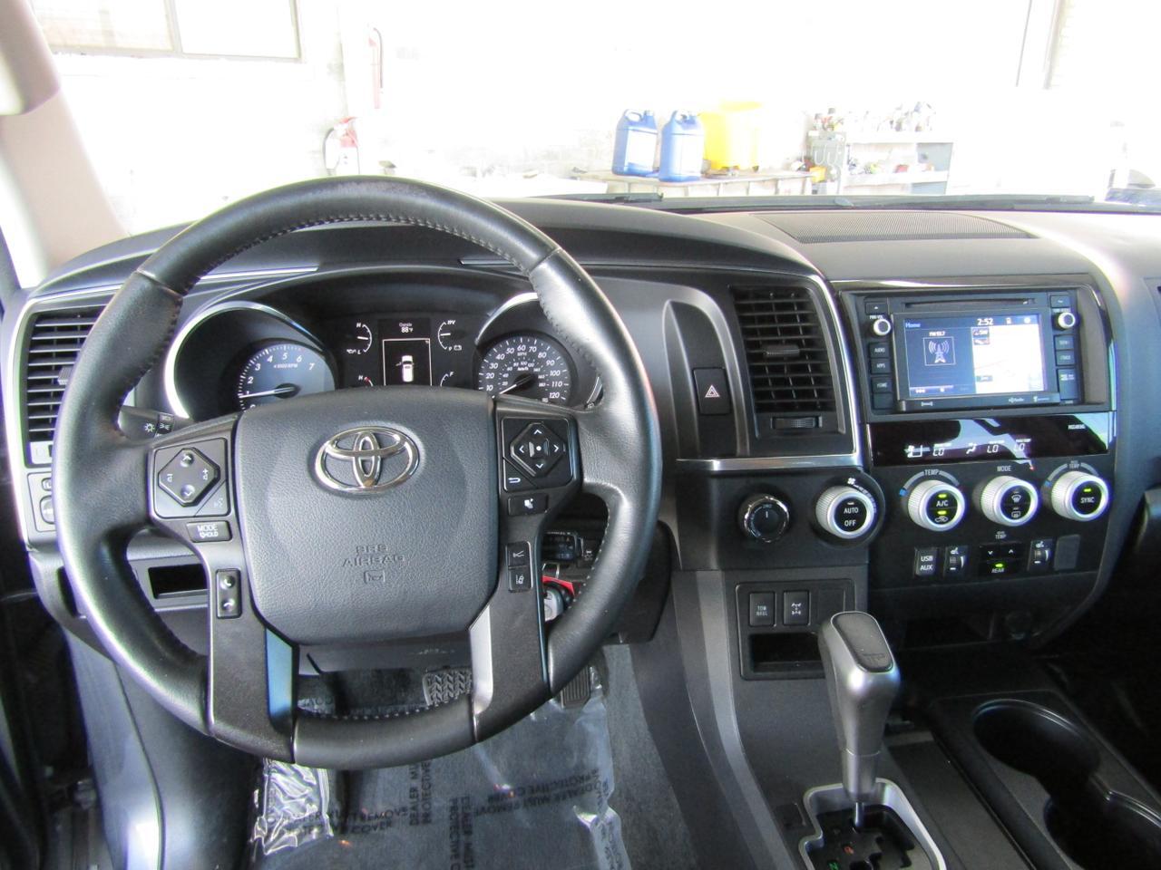2018 Toyota Sequoia SR5 4WD (Natl) Grand Prairie TX