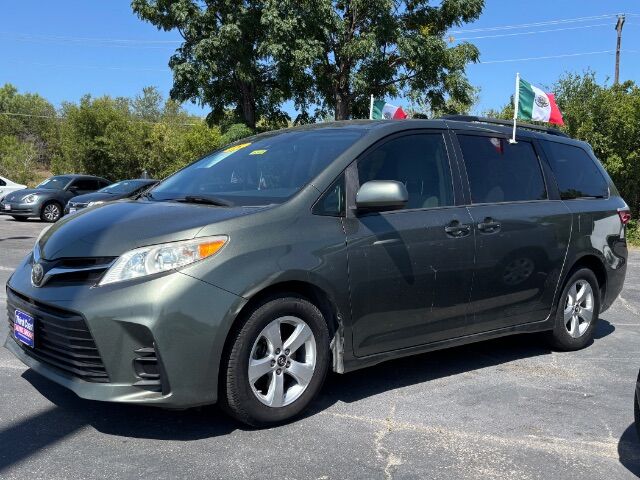 2018 Toyota Sienna LE 8-Passenger