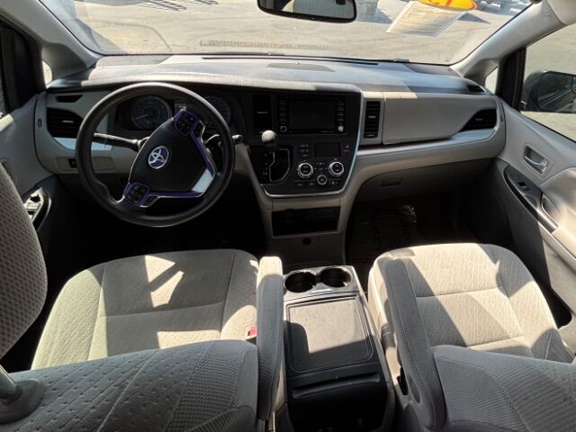 2018 Toyota Sienna LE 8-Passenger New Braunfels TX