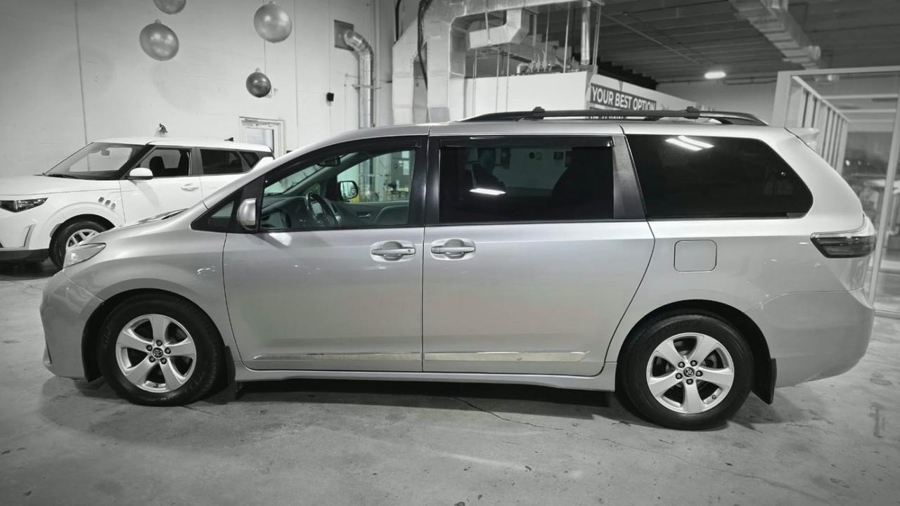 2018 Toyota Sienna LE 8 Passenger
