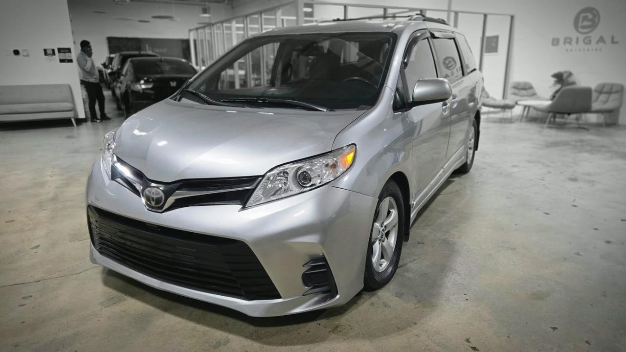 2018 Toyota Sienna LE 8 Passenger