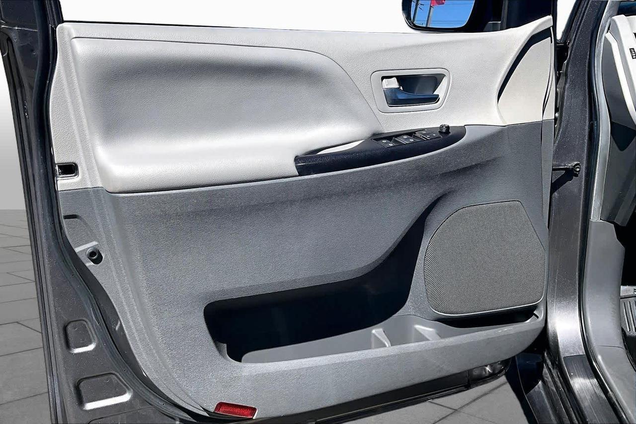 2018 Toyota Sienna LE Folsom CA