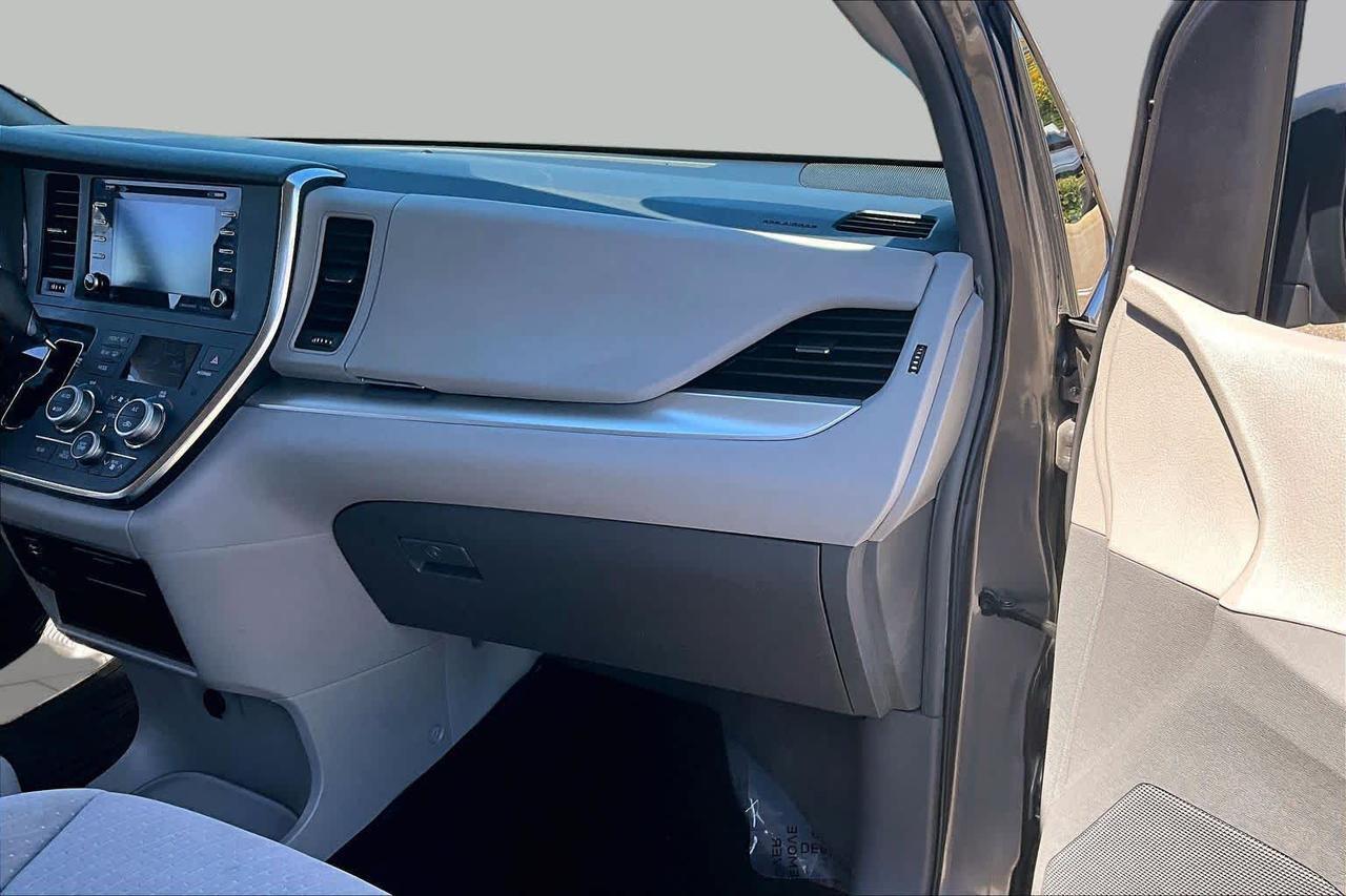 2018 Toyota Sienna LE Folsom CA