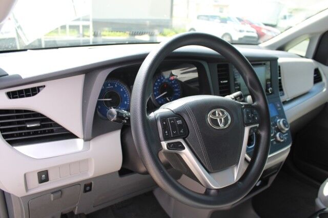 2018 Toyota Sienna LE Melbourne FL