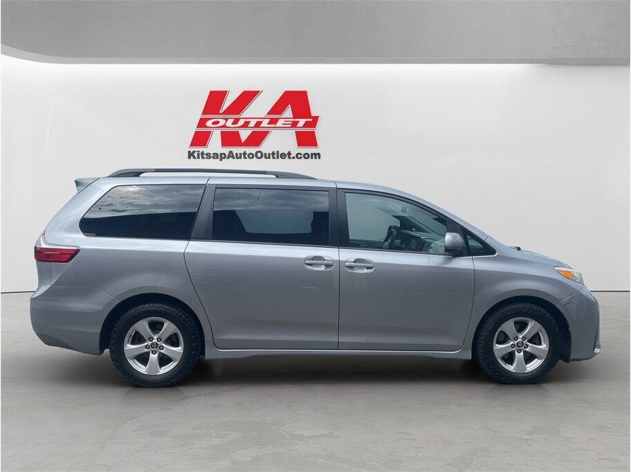 2018 Toyota Sienna LE Minivan 4D