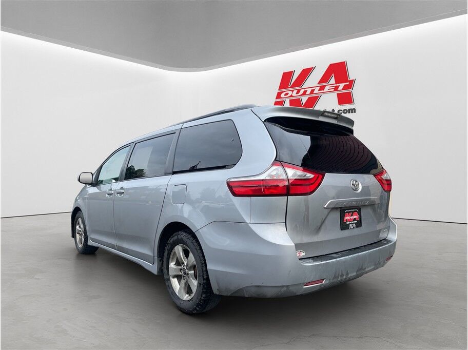 2018 Toyota Sienna LE Minivan 4D