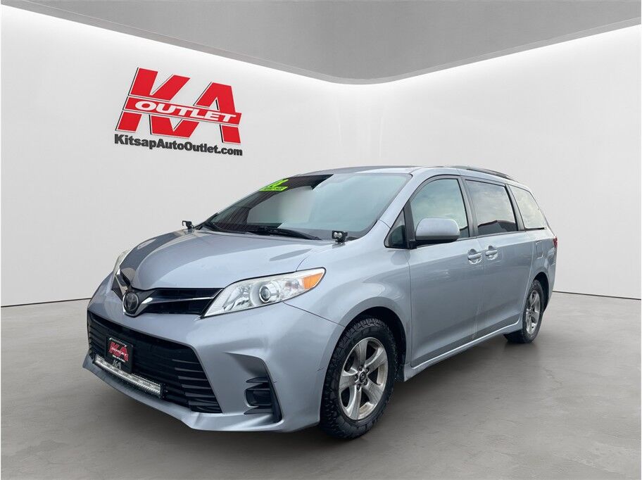 2018 Toyota Sienna LE Minivan 4D