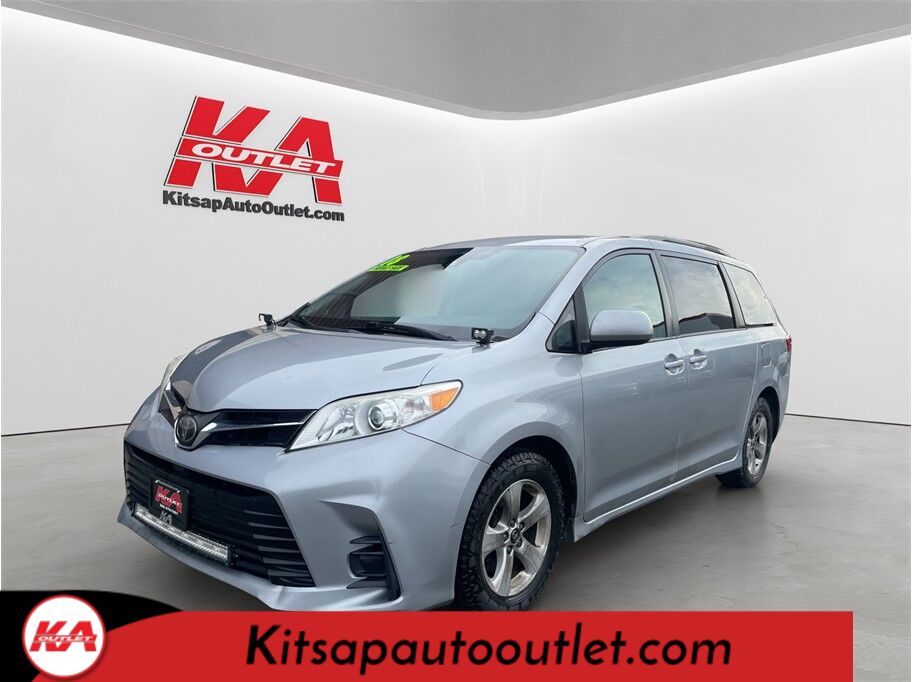 2018 Toyota Sienna LE Minivan 4D