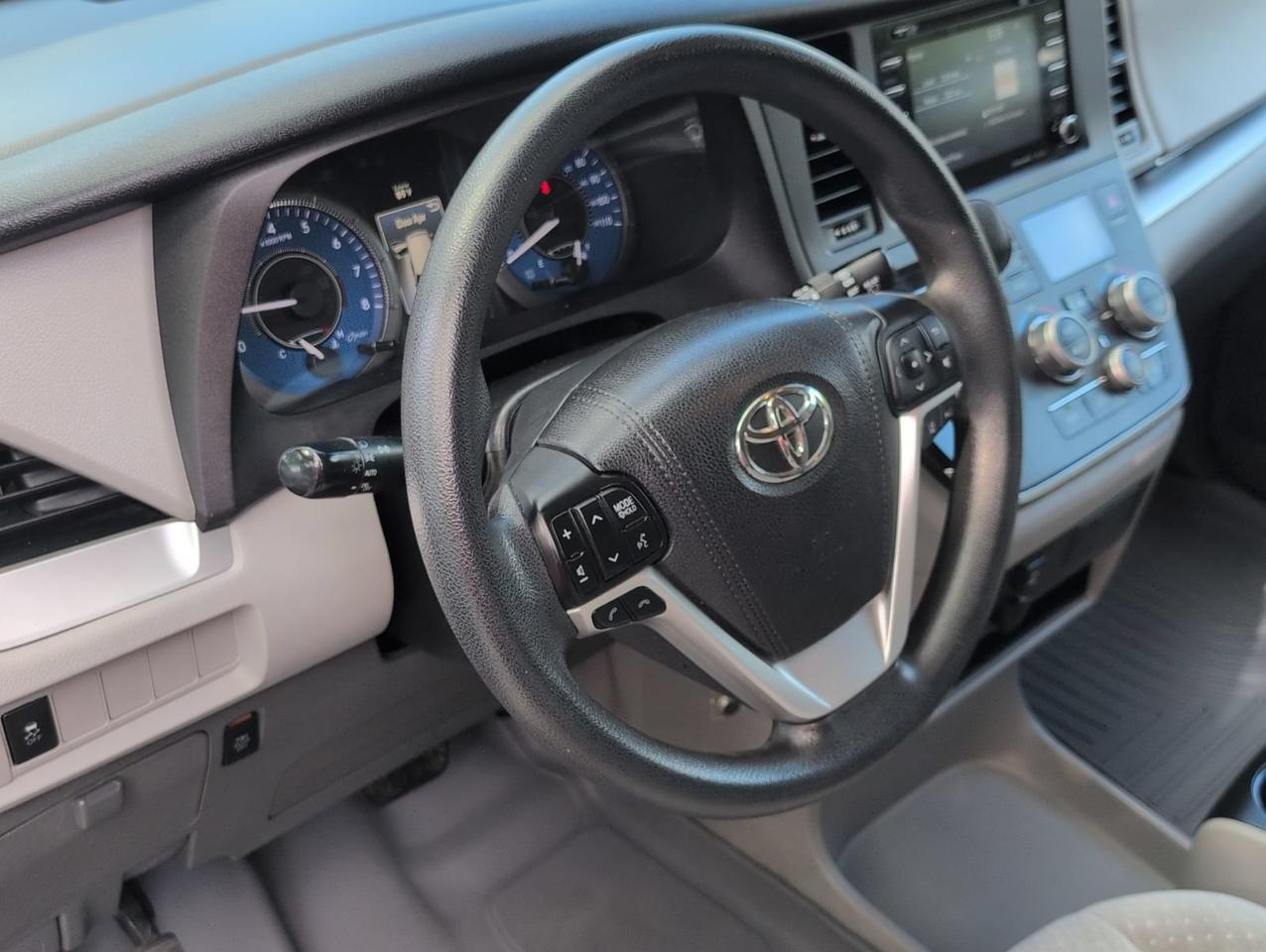 2018 Toyota Sienna LE San Antonio TX