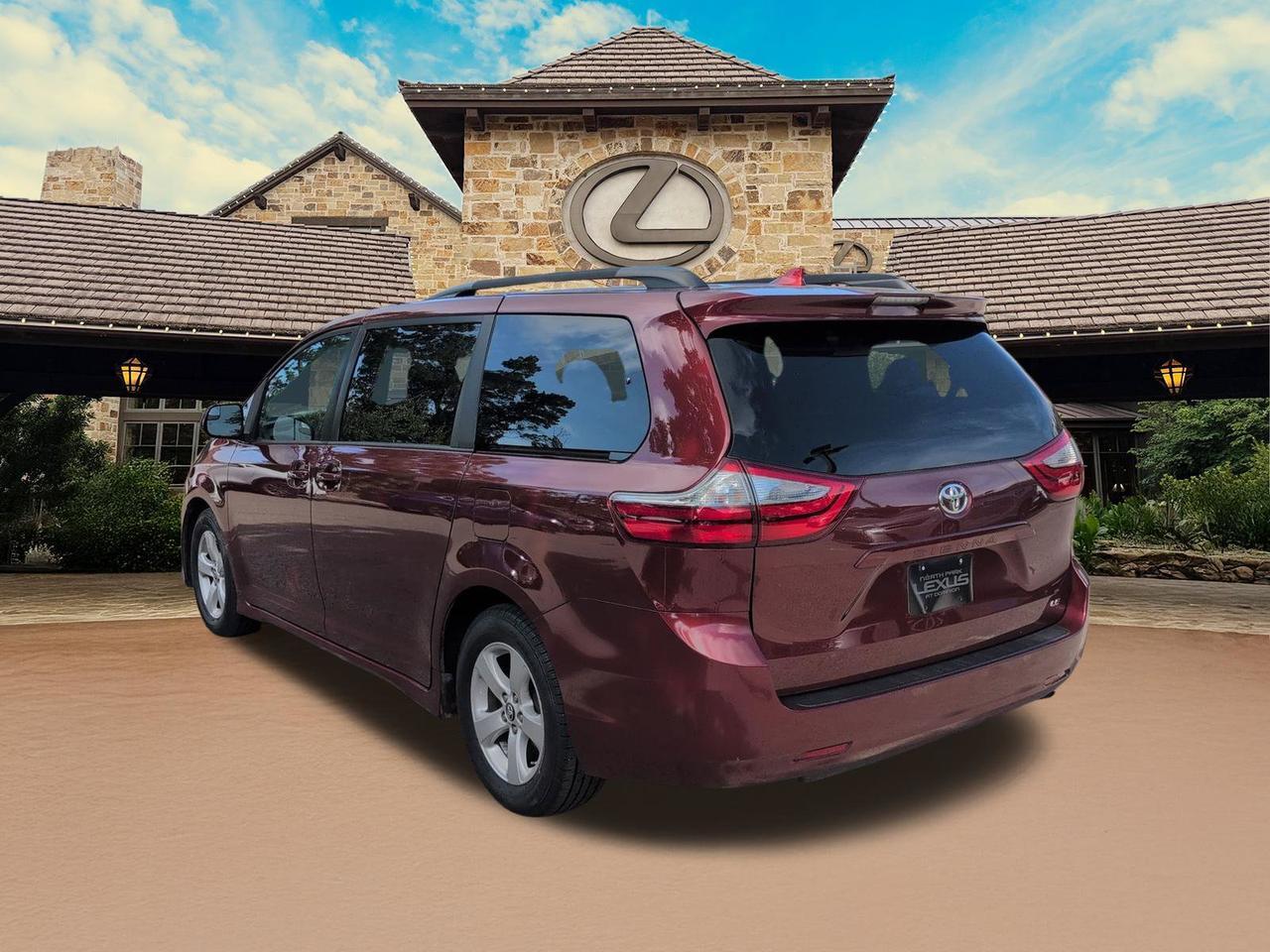 2018 Toyota Sienna LE