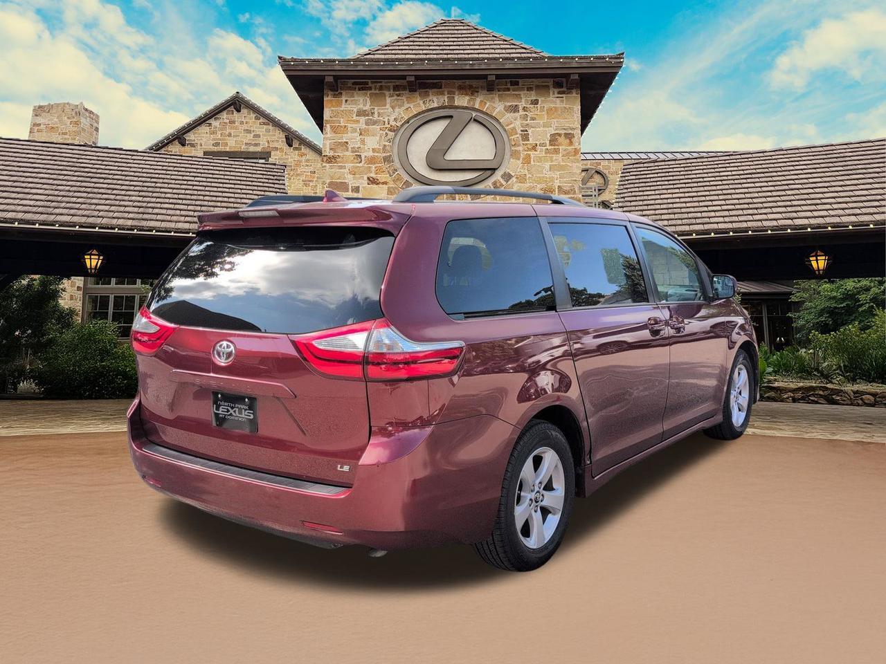 2018 Toyota Sienna LE
