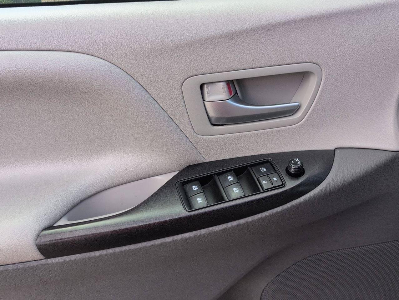2018 Toyota Sienna LE San Antonio TX